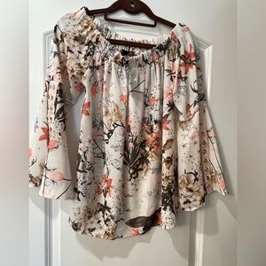 Ariella top off the shoulder size small NWT FLORAL CREAM